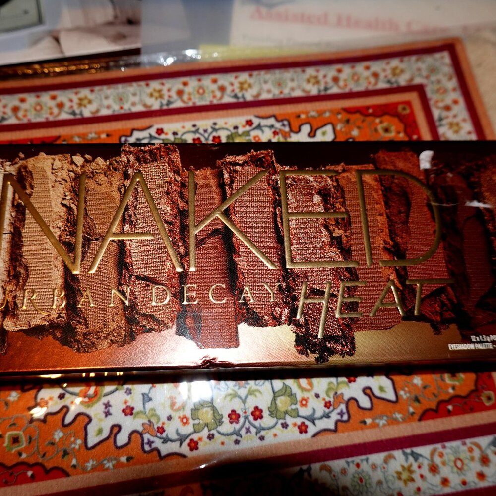 NAKED HEAT EYESHADOW PALETTE *NEW* never opened 12-pan palette.
